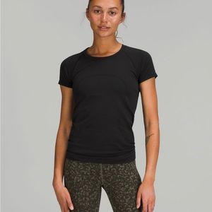 Lululemon Swiftly Tech Short Sleeve Tee in black size 8